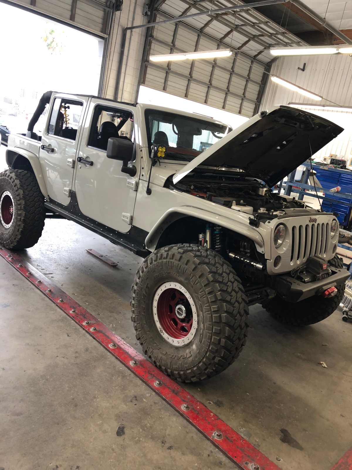 Off Road Classifieds | 2013 Jeep JKU 392 Hemi Atlas Dynatrac 60's