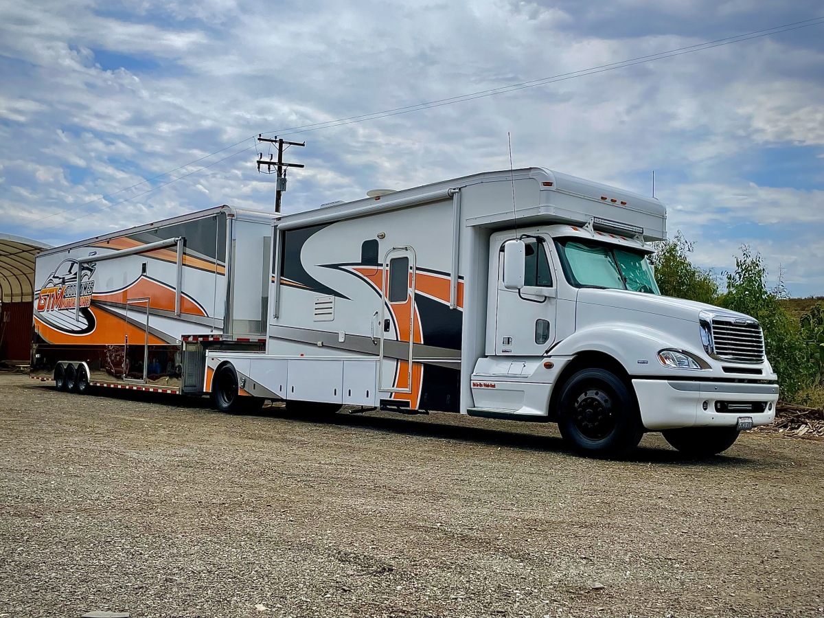 2007 35’ Haulmark MotorCoach w/ 2008 40’ Haulmark Gooseneck Stacker