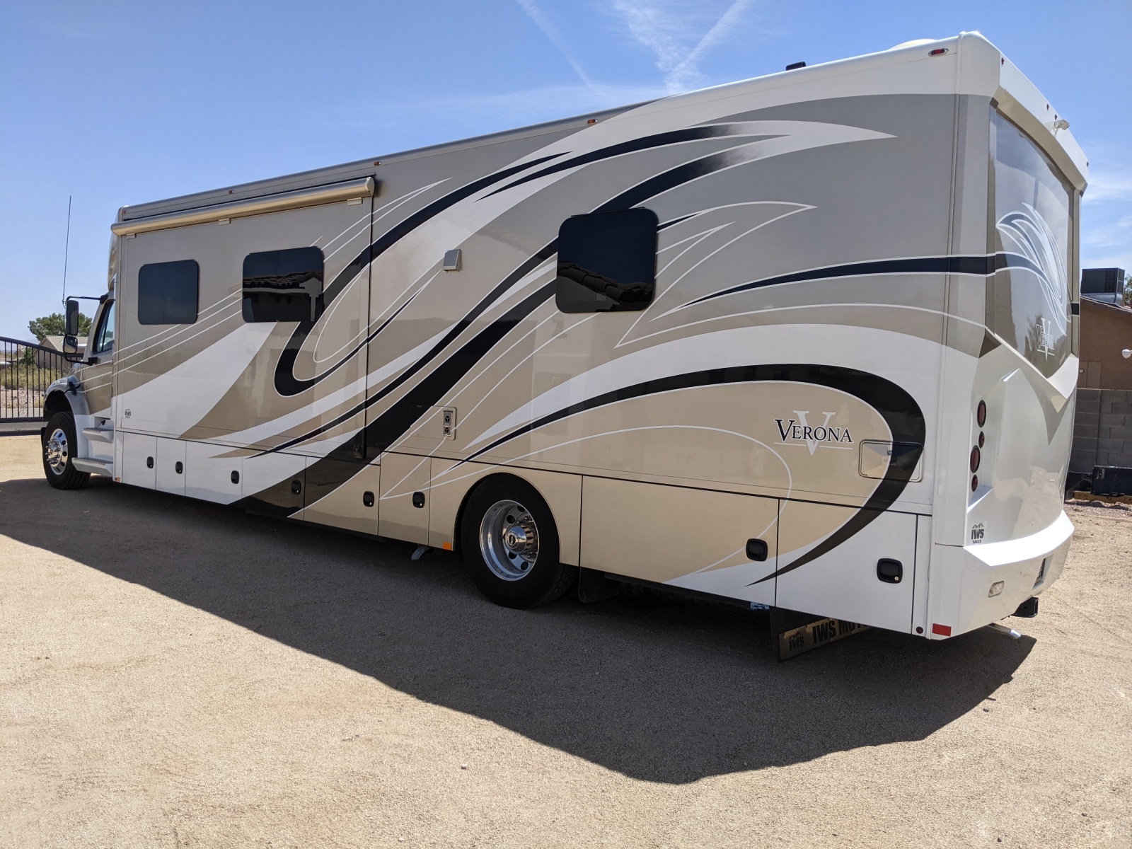 SOLD. SOLD 2017 Renegade Verona 40' RB