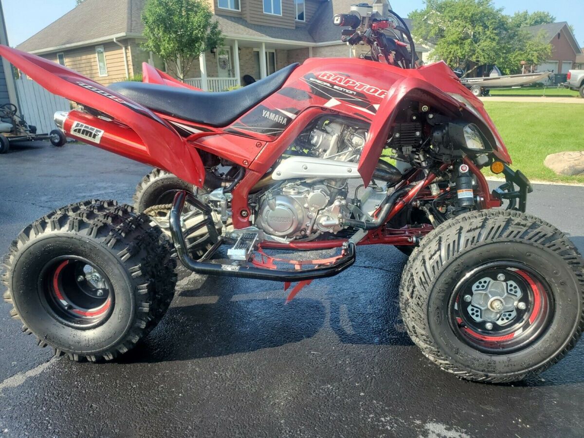 Selling my 2019 Clean Raptor 700 SE Red